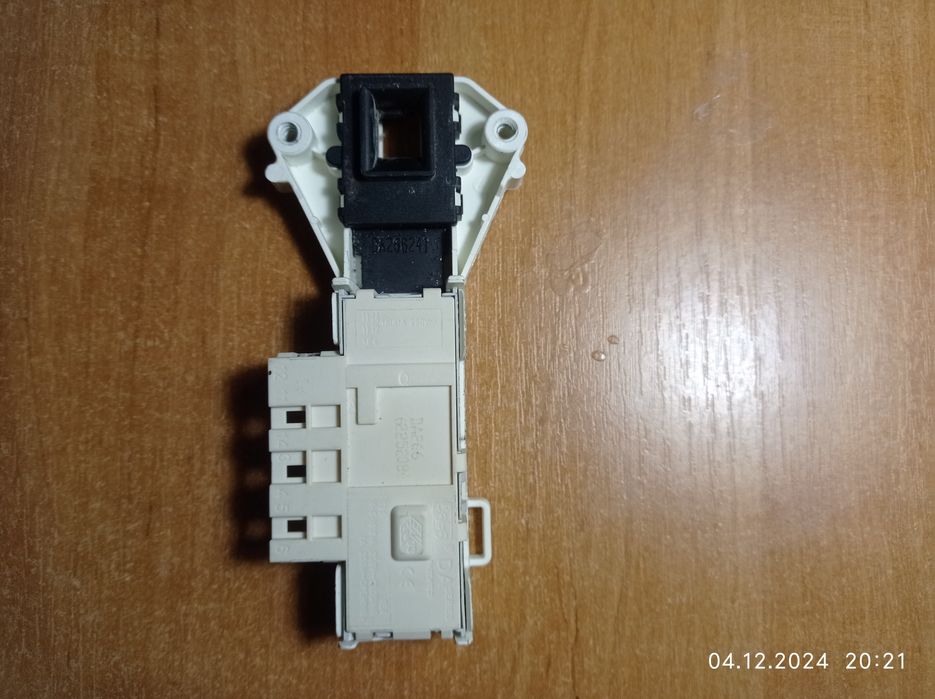 Замок двери стиральной машины Ariston модель ASVD 109