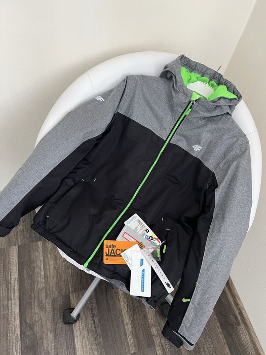 Куртка зимова 4F Нова на 11-12р(152см)