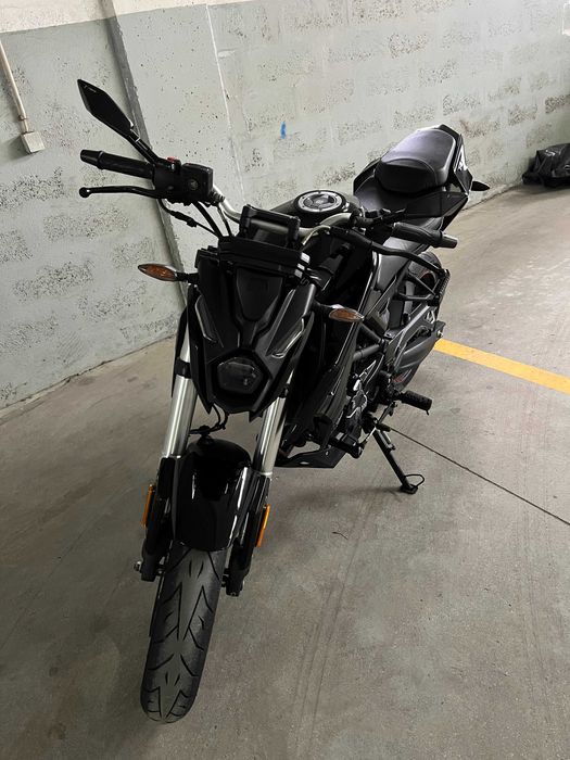 VOGE 125R 125cc - Preta / Vermelha