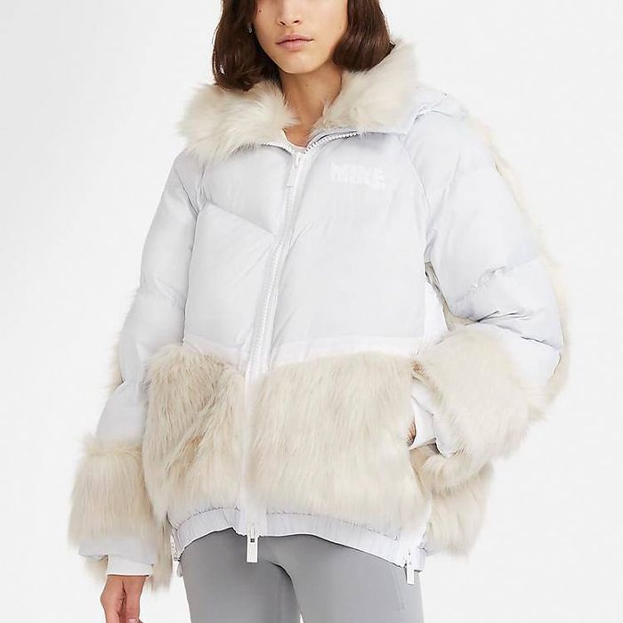 Куртка жіноча Nike Parka Down Fill Faux Fur Pure Platinum CT3267-043