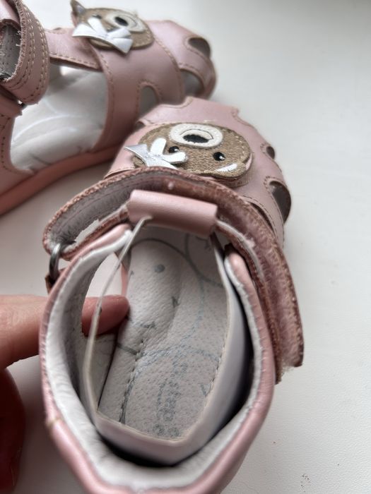 Босоніжки для дівчинки 23 розміру