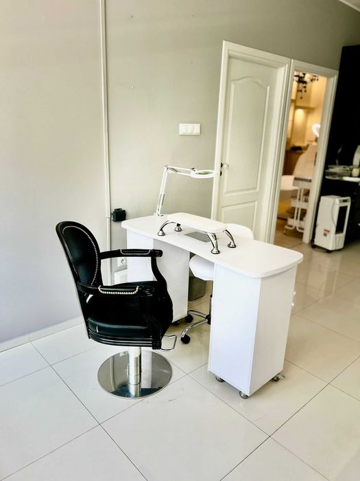 Wynajmę biurko do manicure