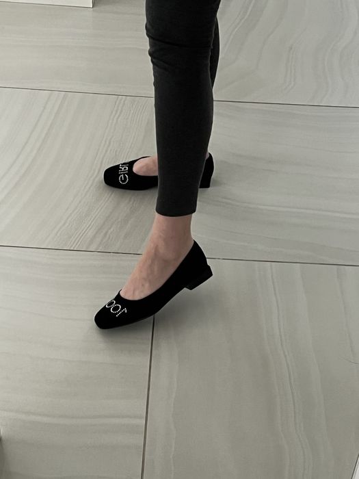 Нові замшеві туфлі