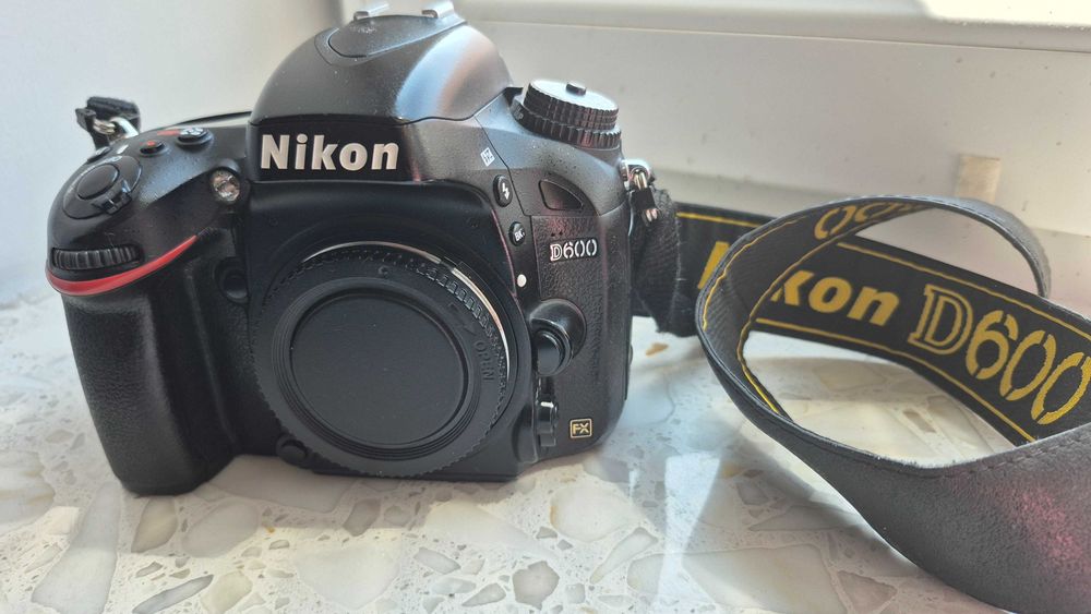 Nikon D600 – pełnoklatkowy, przebieg ok. 33 000 zdjęć
