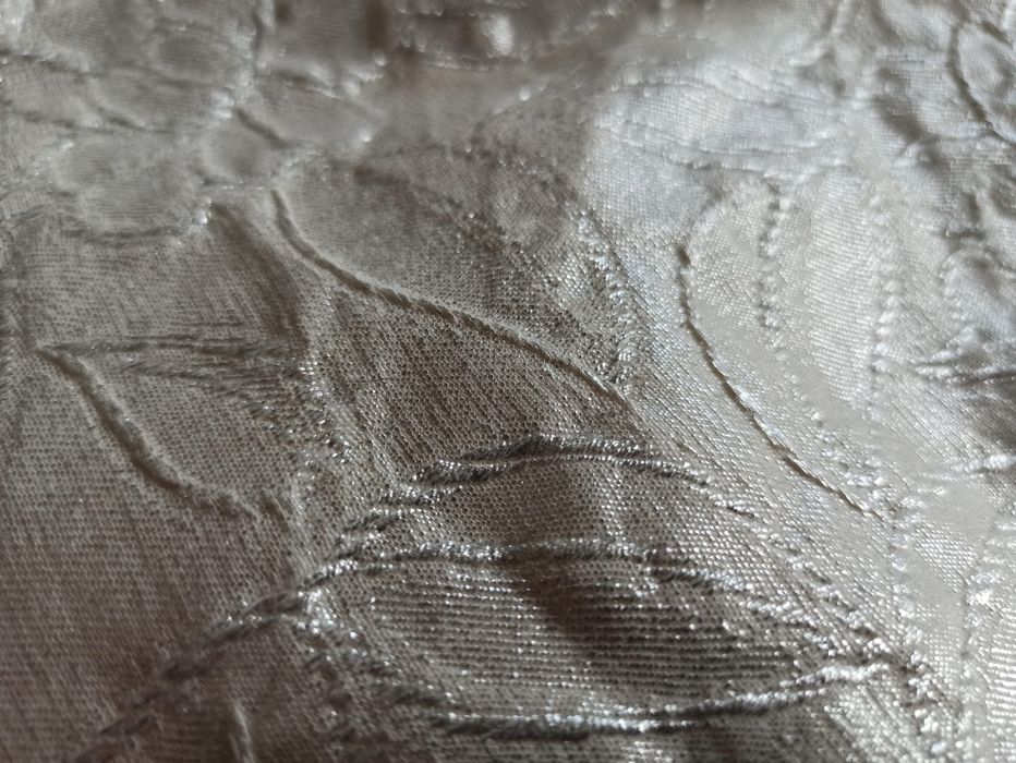 Spódnica Zara L wyszywana w kwiaty elegancka
