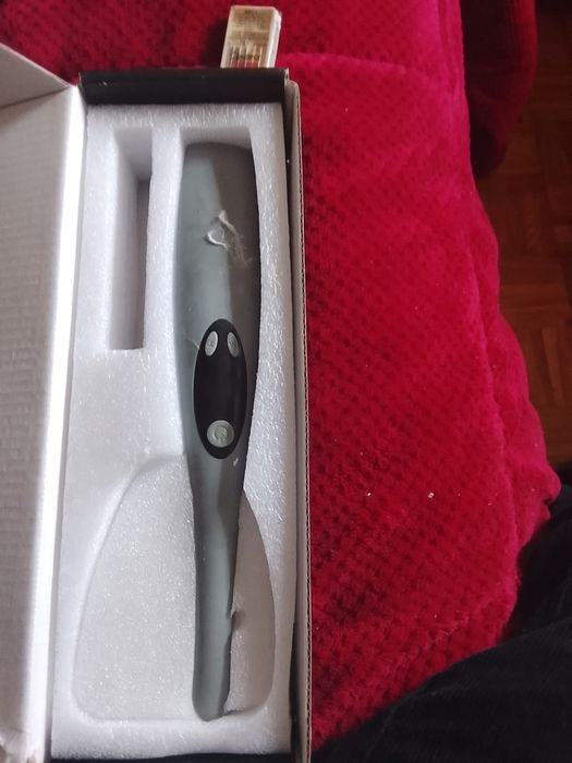 Consultório Dentário com vários equipamentos pronto para trabalhar com