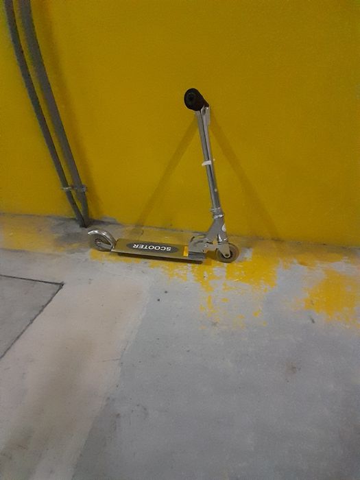 Trotinete em metal dobrável NOVA