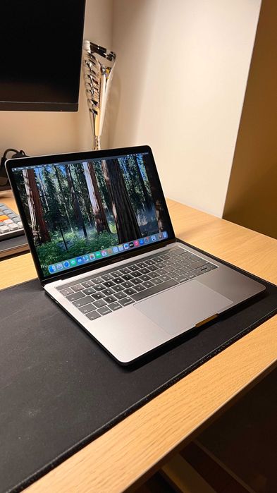 MacBook Pro 13” 2019 i5 2.4GHz 16GB 256GB Space Gray | komplet