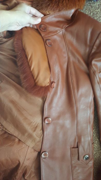 Зимове жіноче пальто з натуральної шкіри 44-46 розмір.