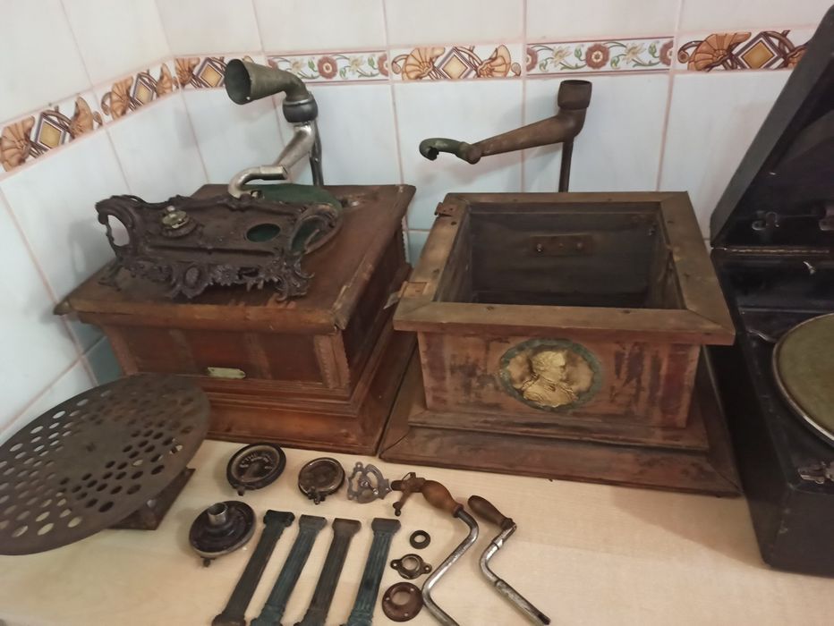 Продам або обміняю старовинний Грамофон