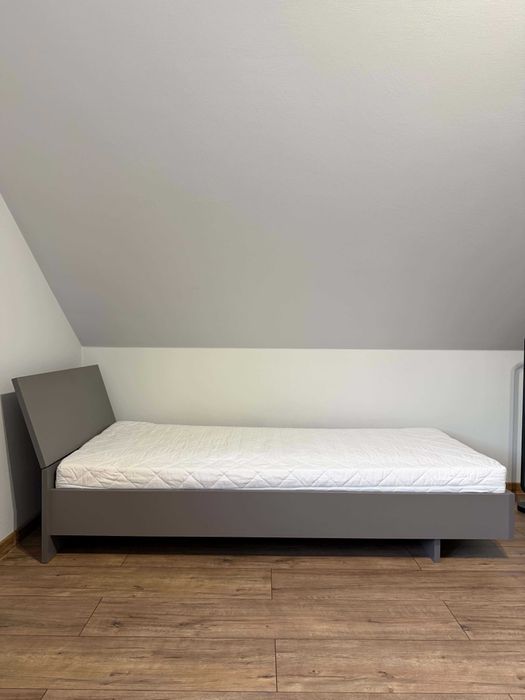 Łóżko z materacem 90/200cm