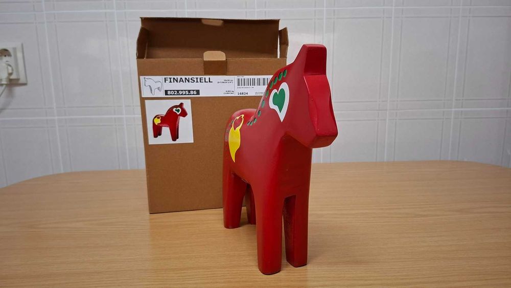 Ikea FINANSIELL Cavalo em Madeira Vermelha
