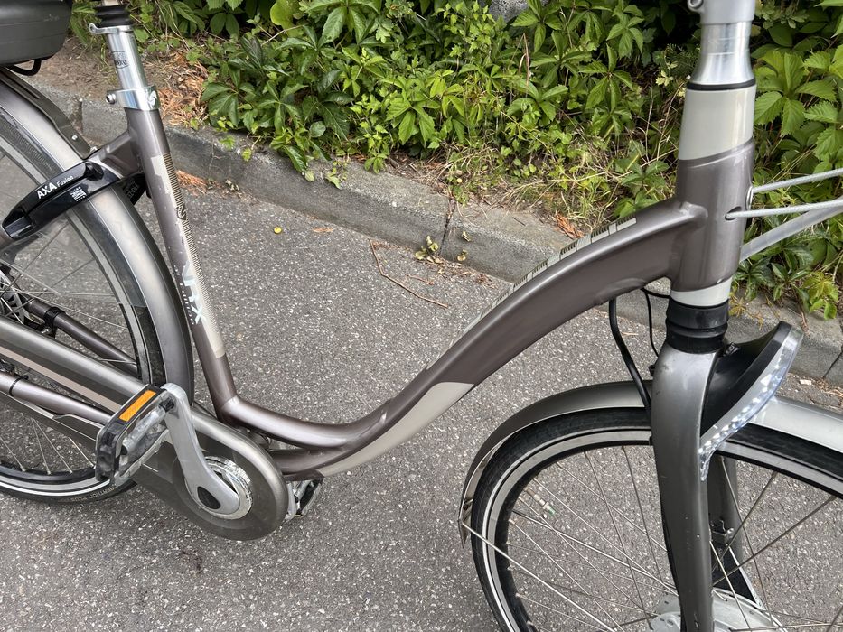 Fajny rower elektryczny SPARTA ION RX 400WH NEXUS 8/A