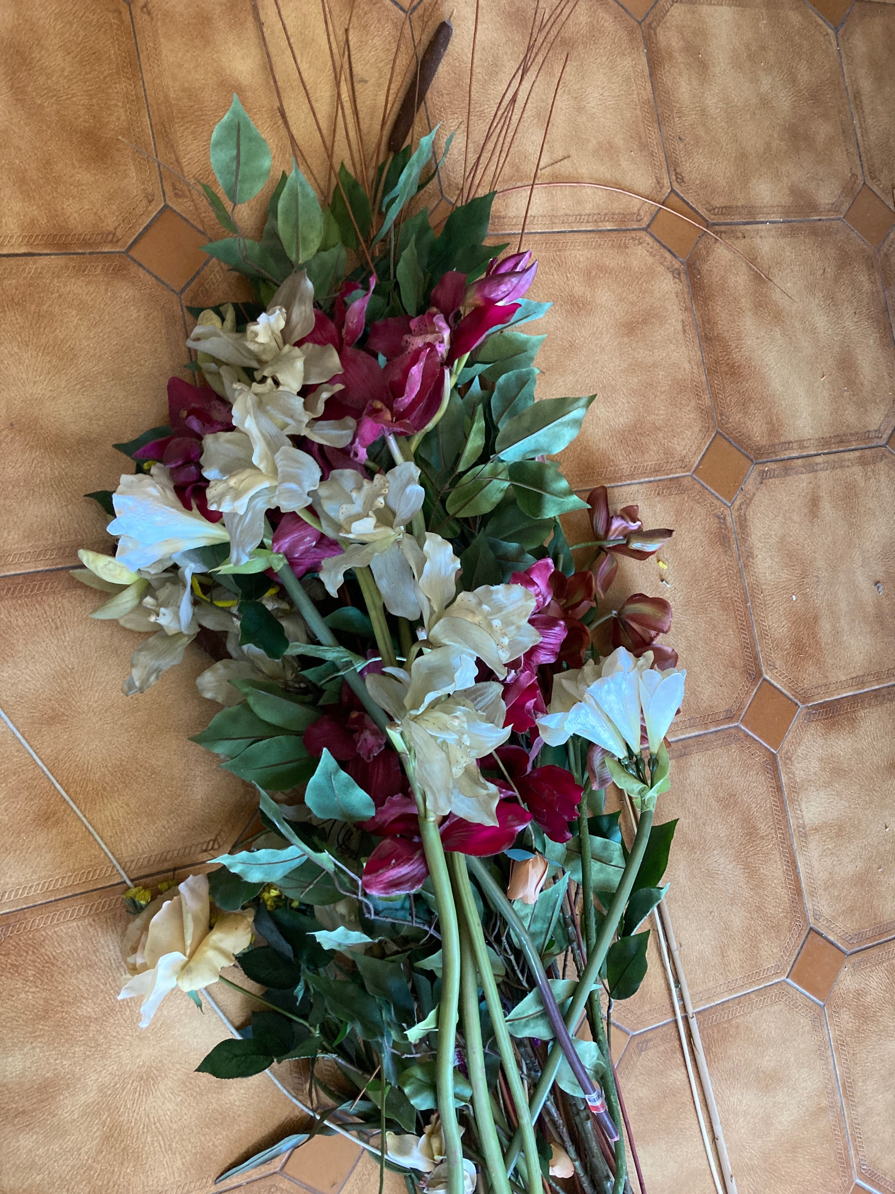 Flores e plantas decorativas orquídeas artificiais Campo E Sobrado • OLX  Portugal