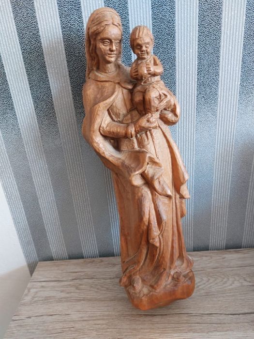 Drewniana stara figura