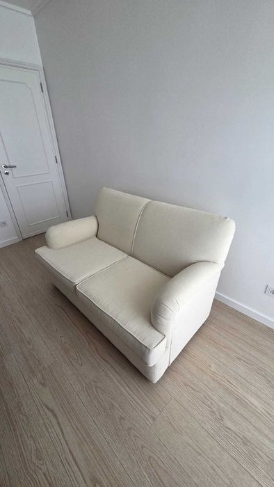 Sofá de 2 Lugares Bege - Impecável e Espaçoso