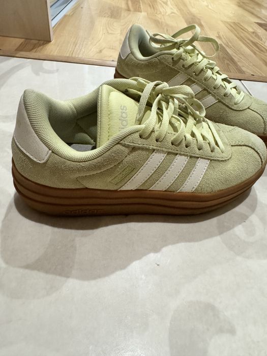 Кросівки жіночі Adidas