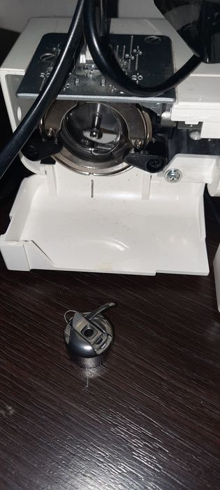 Машинка швейна Janome 23e