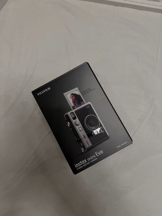 Камера + принтер Fujifilm Instax Mini Evo Hybrid