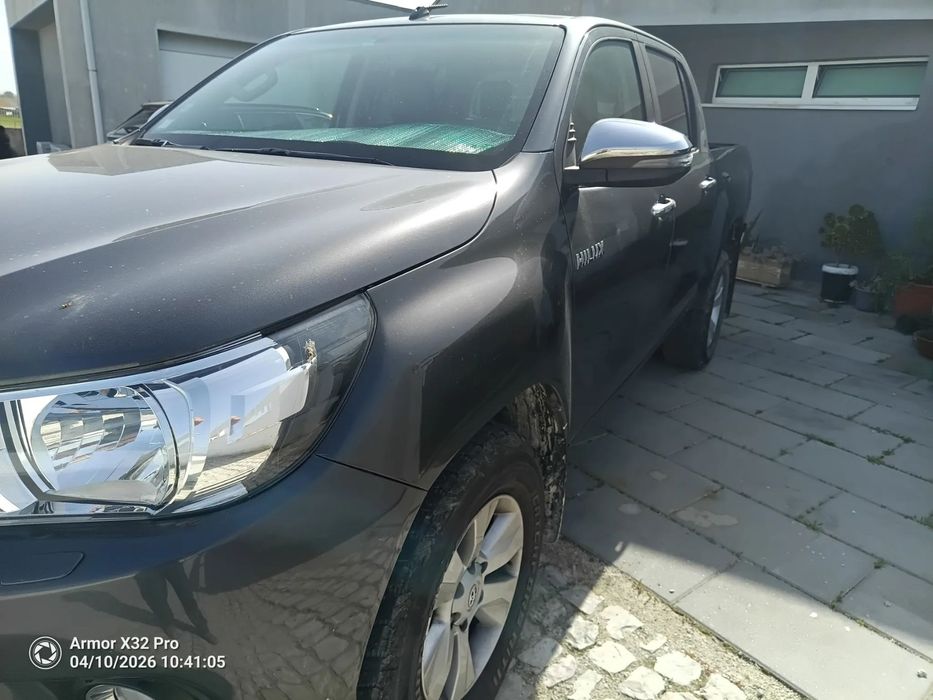 Toyota Hilux 2.4 D-4D 2WD CD Tracker