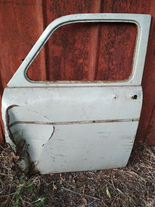 Продам переднюю левую дверь на Москвич 403.