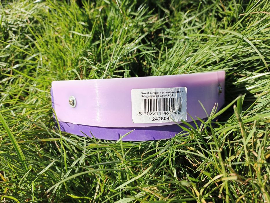 сідло на коня, недоуздок, щітки