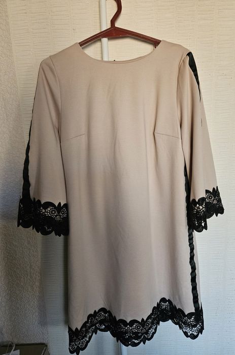 Элегантное Платье с кружевом.