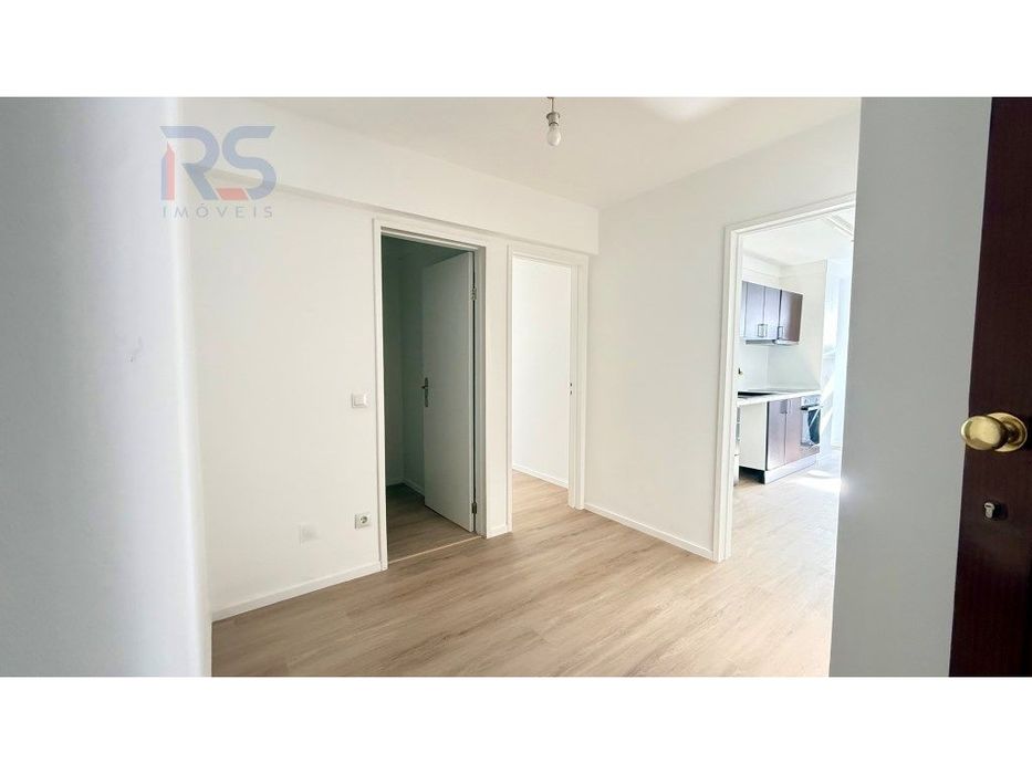 T3 renovado c/varanda e garagem (2 andar sem elevador) — Baguim do Monte, Porto