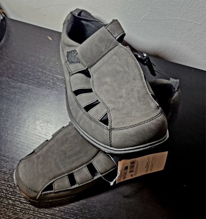 Sandálias novas n 45 n 46 em camurça
Pvp 29 eur
Vendo por falta de uso