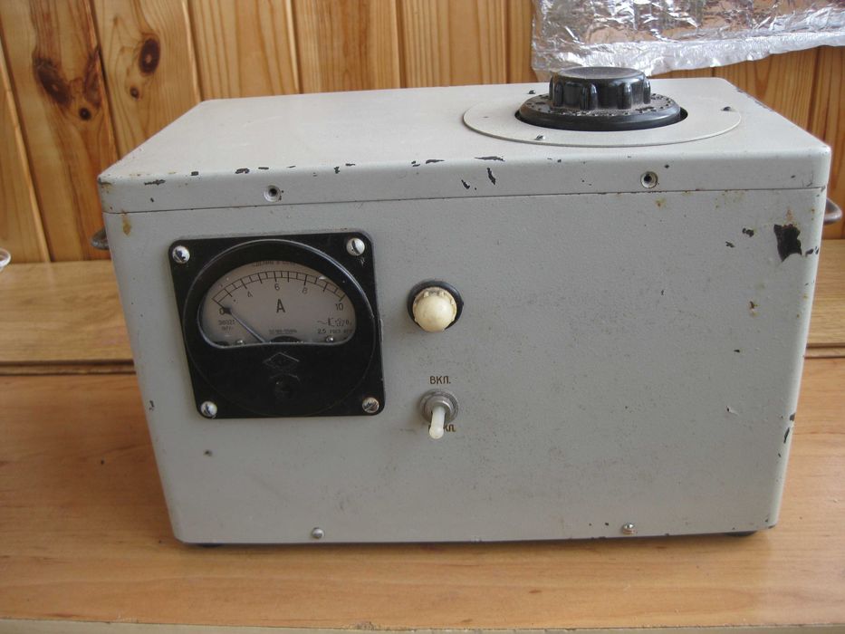 Блок питания с регулятором напряжения