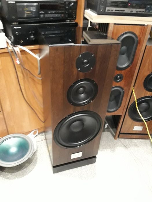 Obudowy kolumn audio