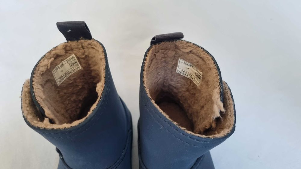 Botas Crocs novas com interior de lã, número 23