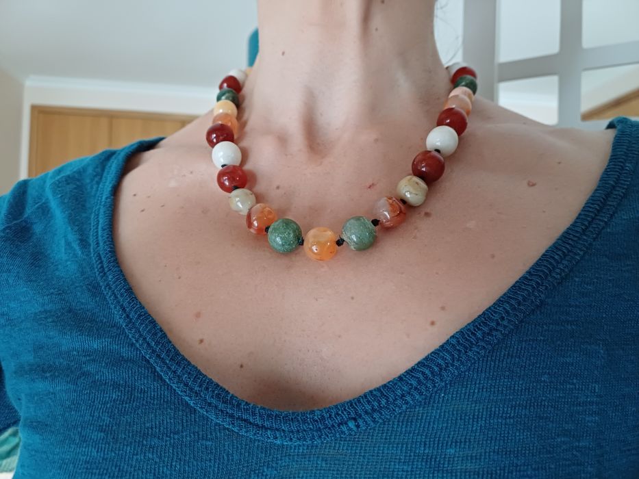 Lindíssimo colar de pedras semi-preciosas multi-coloridas