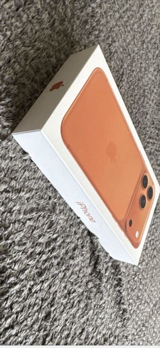 iphone 17 pro Cosmic Orange