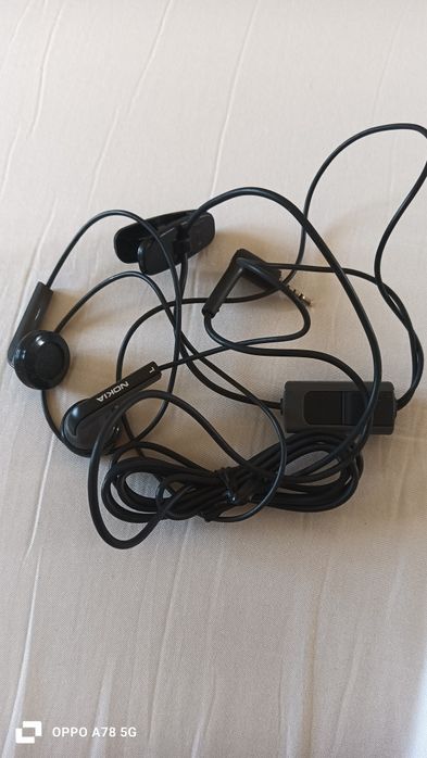 Nokia 7610 c/ carregadores e fones