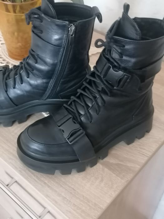 Продам зимові ботінки