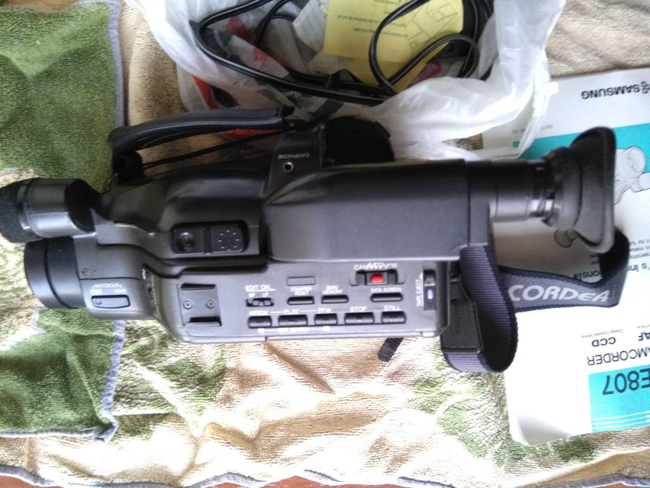 Hitachi dvdcam dz-mv350 + Samsung 8 mm camcorder VP-E807