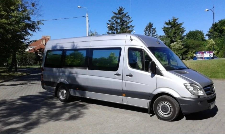 Uslugi transportowe  bus 9 osobowy