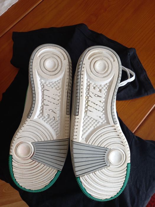 NIKE Air Force Novas