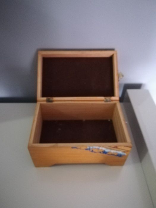 Caixa de pintada mão