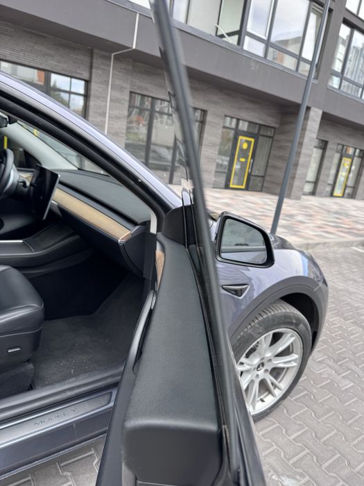 Tesla Model Y 2021 VIN LRWYGCEK0MC063496 фото оголошення 9 з 18