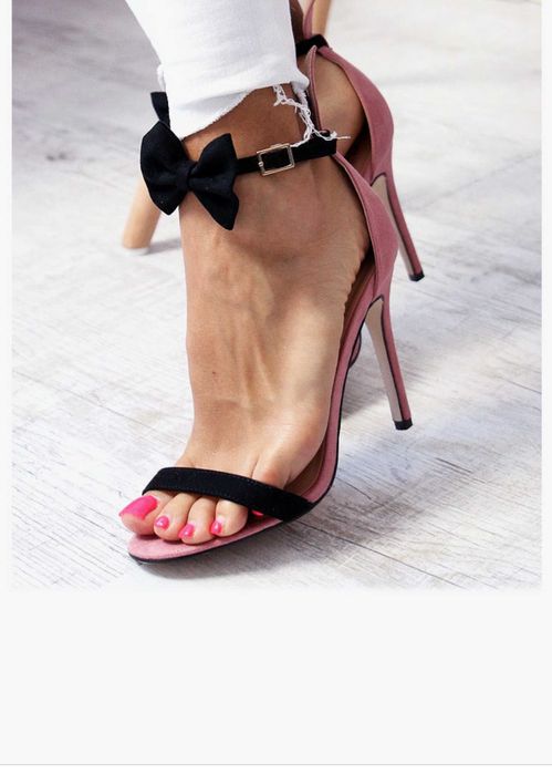 Sandałki z kokardką