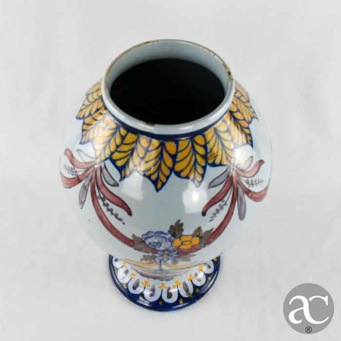 Grande jarra em Faiança Senhor do Além, ano 1908