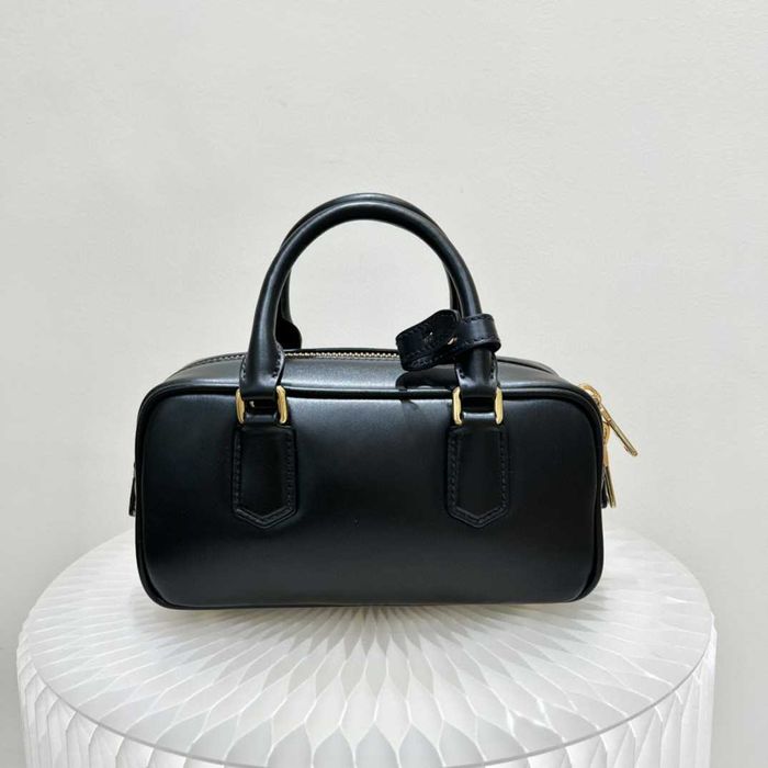 MiuMiu Czarna Torebka - Wodoszczelna dla Codziennego użytku