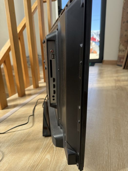 TV KUNFT para peças