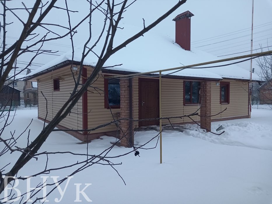 Продаю доглянутий дім на ділянці 8 соток