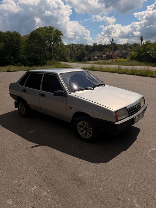 Автомобіль ваз 21099