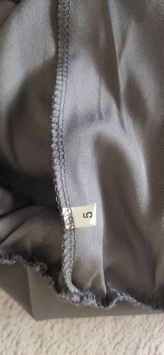 Últimos Saldos- Pantalona cinza com pregas
