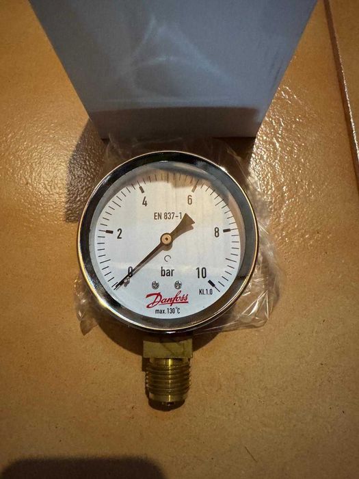 Manometr Danfoss M80R 0-10Bar G1/2 - 4 sztuki