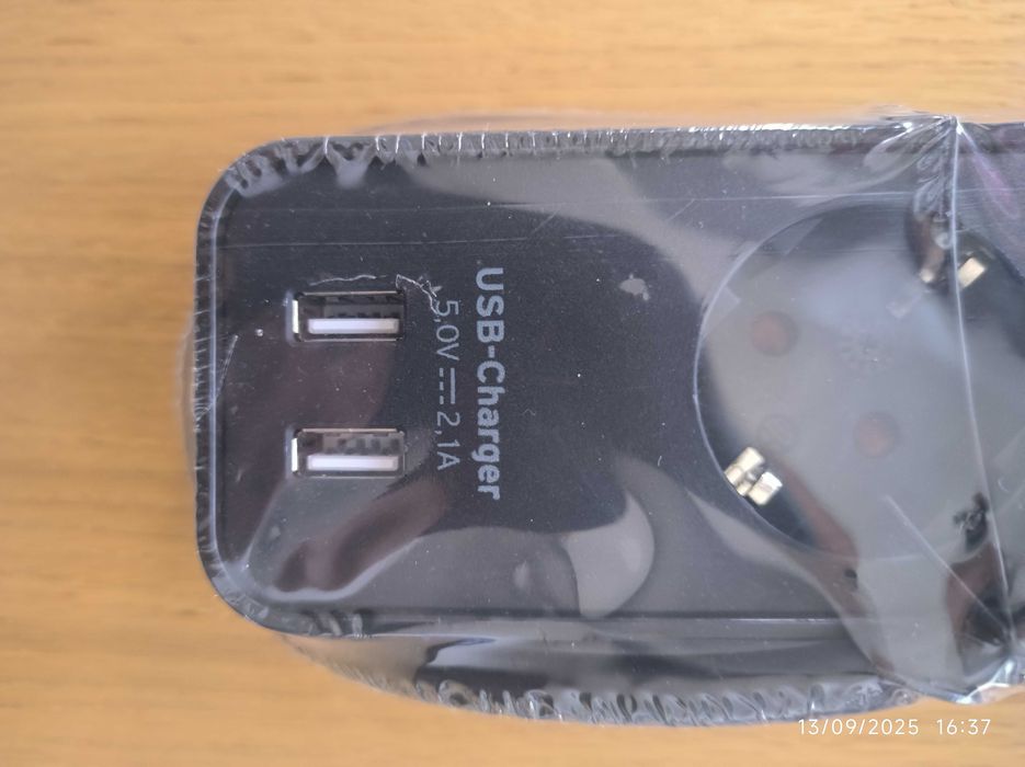 Extensão com 4 tomadas de energia e de carregamento USB X2 , cabo 1,5m